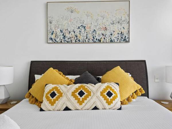 Circle on Cavill 37th Floor Ocean and River Views