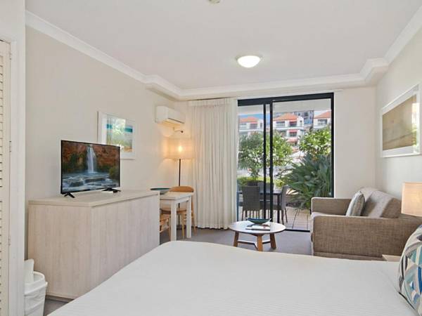 Calypso Plaza Resort Unit 141 Studio style apartment - Beachfront Coolangatta