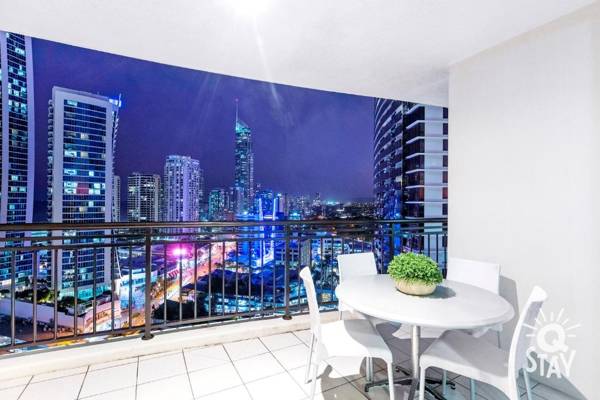 2 Bedroom 1 Bathroom Apartment - Centre of Surfers Paradise