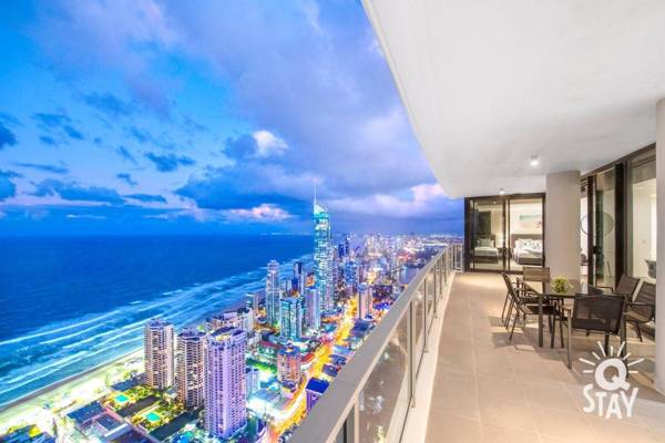 5 Bedroom Executive Sub Penthouse in the heart of Surfers with full ocean views - Sleeps 14 - Circle on Cavill AMAZING!!