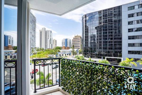 Chevron Renaissance - 2 Bedroom 2 Bathroom in the Centre of Surfers Paradise!!