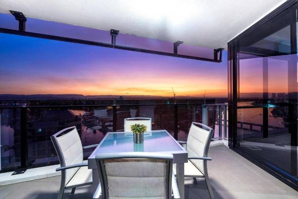 Circle on Cavill Surfers Paradise– 2 Bedroom Ocean View Family - KIDS STAY FREE