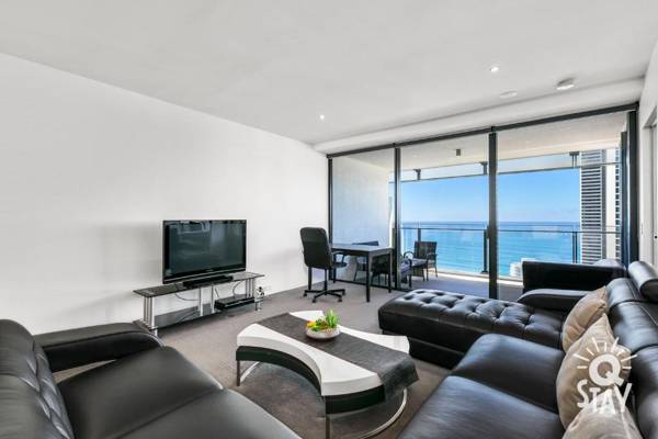 Circle on Cavill – 1 Bedroom + Study Ocean - 7 Night Special!