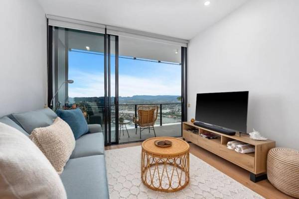 Light Filled Luxury Residence 2 Bed 2 Bath Apt Next to Casino Broadbeach