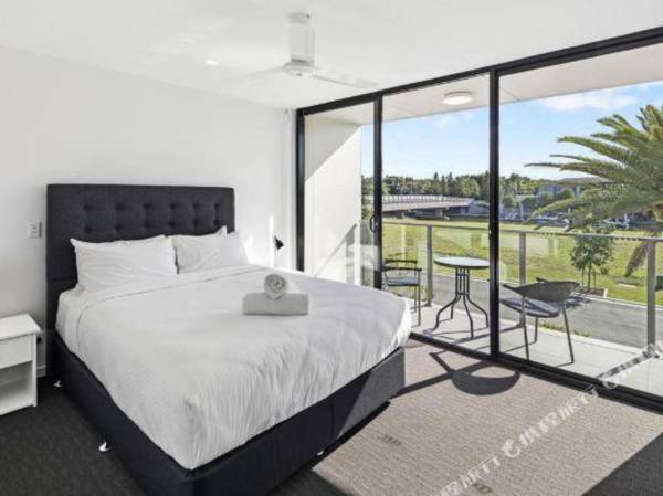 The Peninsula at Hope Island