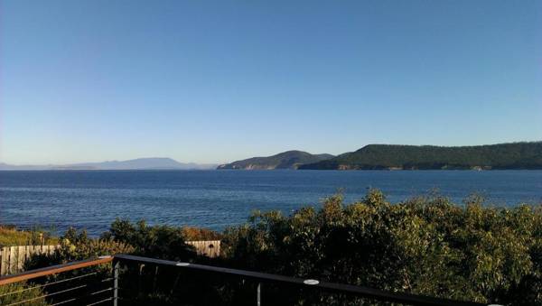 Larus Waterfront Cottage