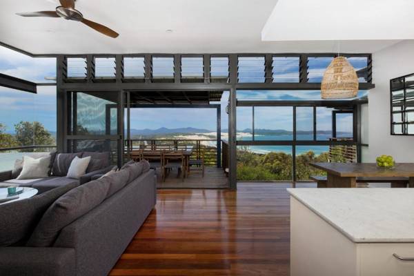 ONE MILE RETREAT Stunning Beach House