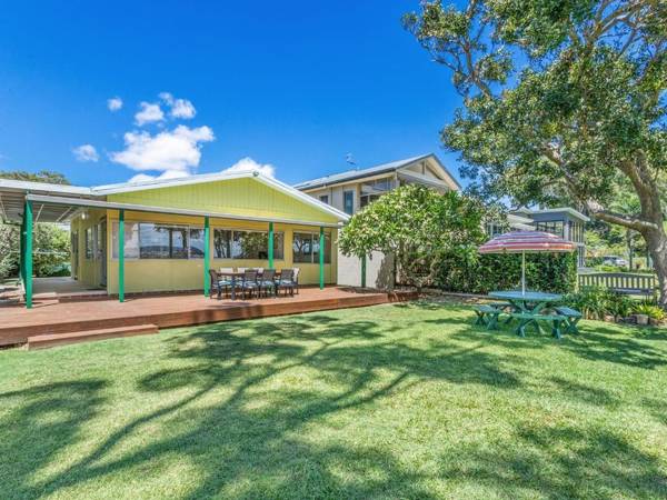 Corlette Point Road 18 Sandy Shores