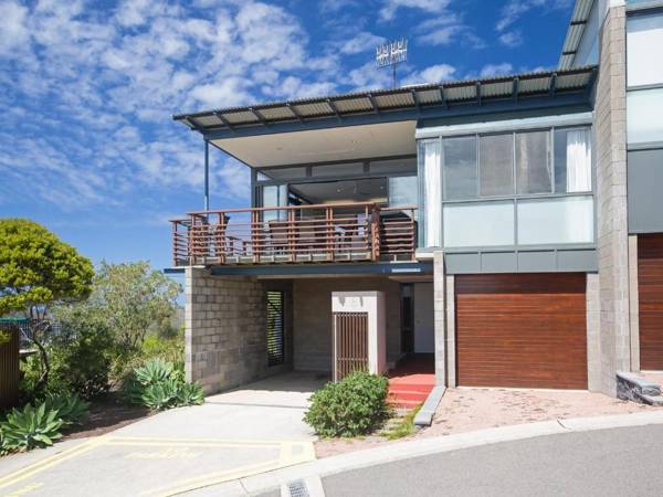 Beach View At One Mile' 8/26 One Mile Close - infinity complex pool & WIFI