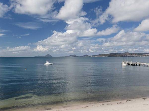 2/137 Soldiers Point Road - luxury unit on the waterfront with aircon and free unlimited Wi Fi