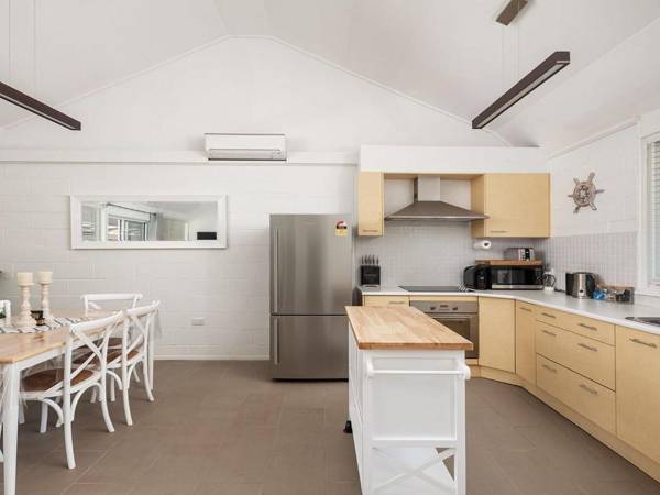 Little Kingsley Beach House - 59A Kingsley Drive