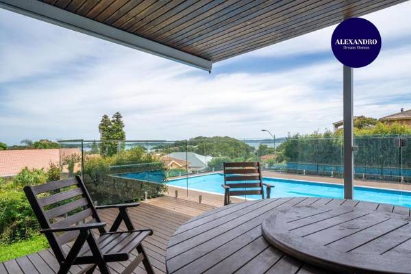 MAGNIFICENT 5-BEDROOM HOME // POOL & OCEAN VIEW