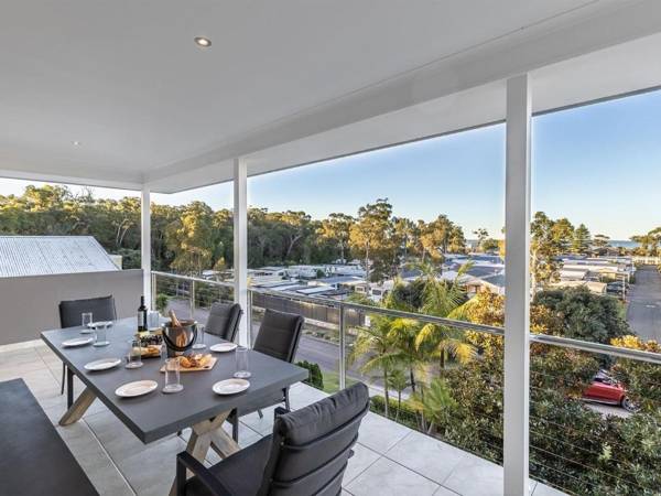 Jackson View 10 Jackson Close luxury holiday property with water views