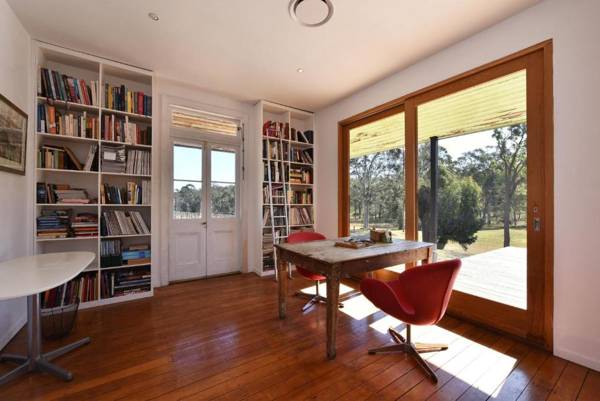 The Parson's Vineyard Retreat - get amongst the vineyards in a historic home