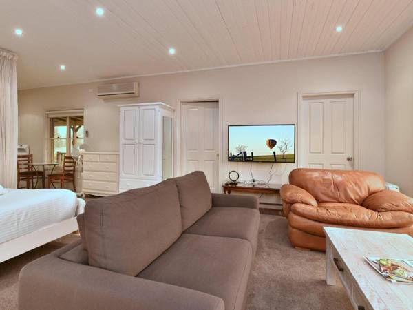 King I - you can honestly walk to Bimbadgen and Hope Estate concerts