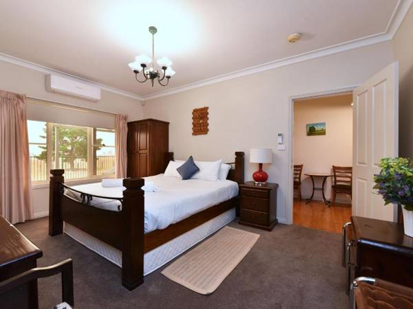 King II - you can honestly walk to Bimbadgen and Hope Estate concerts