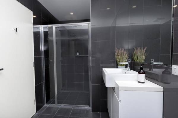 Urban Jungle! Executive Apartment in Heart of CBD