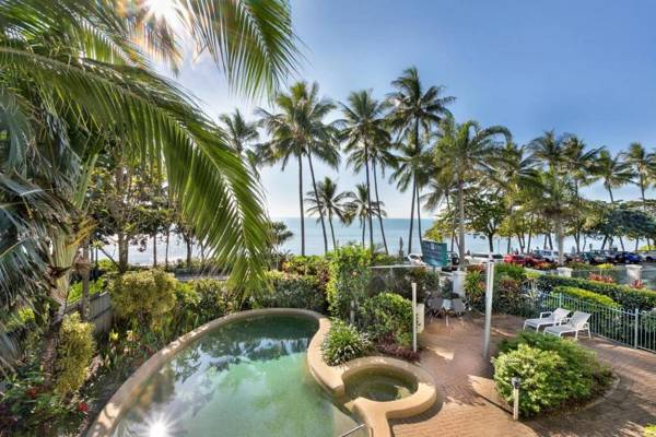 Beachfront Bliss 3-Bedroom Apartment with Sea View 4