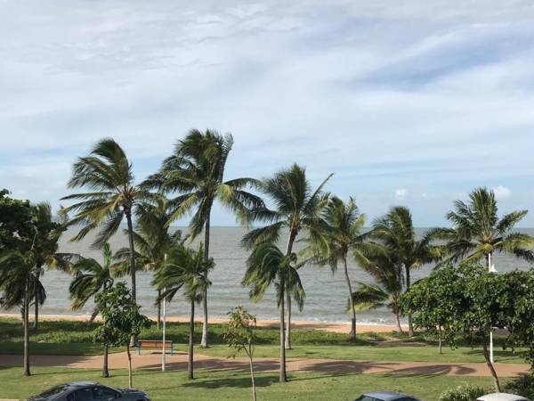 Lighthouse Apartments on The Strand - Penthouse