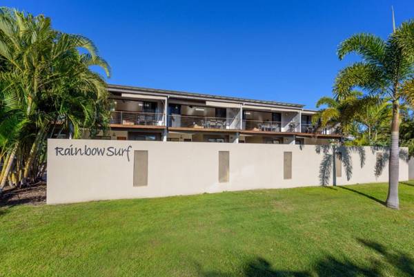Unit 3 Rainbow Surf - Modern double storey townhouse with large shared pool close to beach and shop