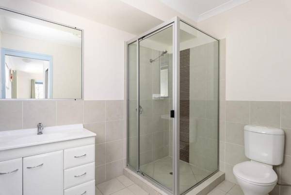 12 Ibis Court - Highset beach house with natural bushland gardens and covered decks