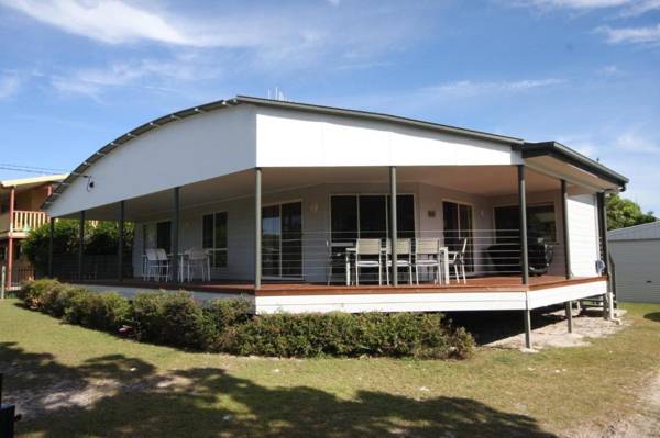 14 Zircon Street - Centrally located family home with covered deck close to patrolled beach & shops