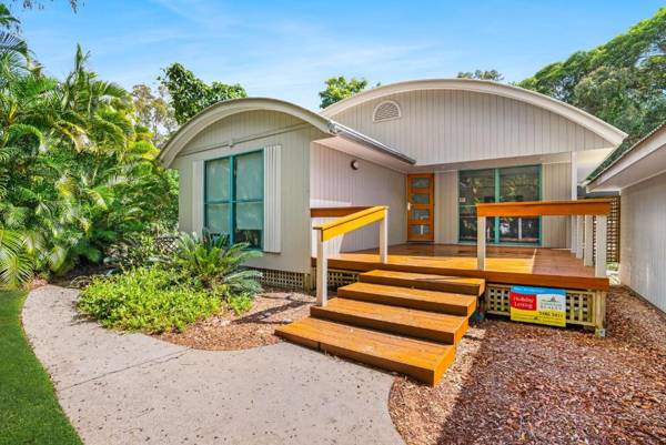 7 Belle Court - Rainbow Shores Huge Beach House Ducted Air Con Pets Welcome
