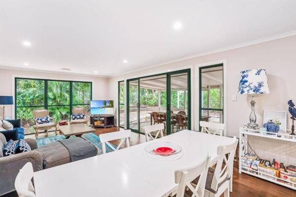 7 Belle Court - Rainbow Shores Huge Beach House Ducted Air Con Pets Welcome