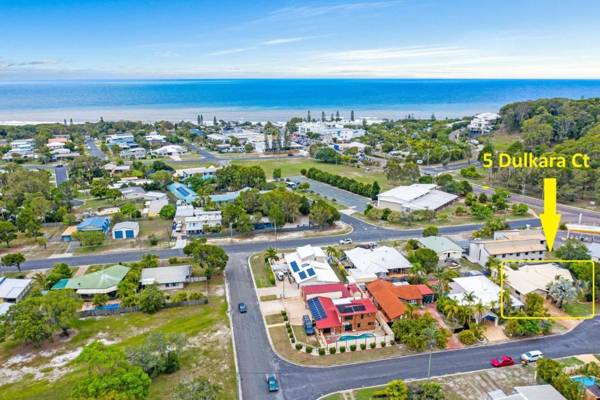 Sunyata Beach House - Rainbow Beach Beachside escape with a pool pet friendly and Wi-Fi