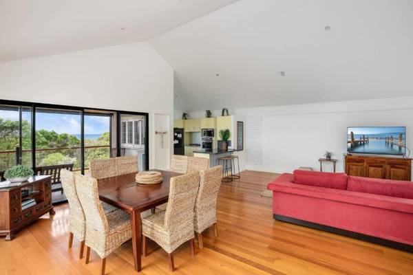 90 Cooloola Drive - Rainbow Beach Luxury Beach House Ocean Views