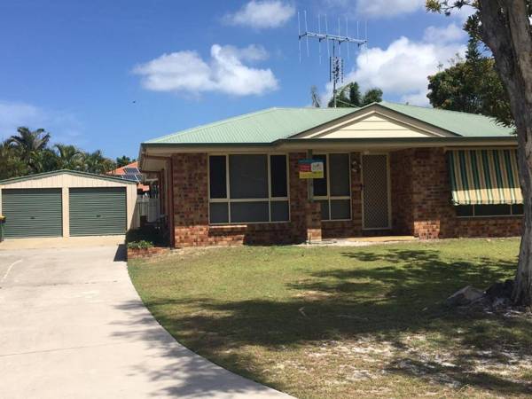 4 Boronia Place - Rainbow Beach Perfect convenient location Fenced yard