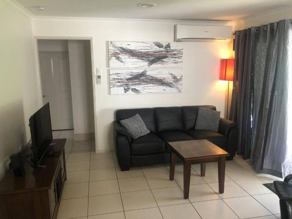 Palmgrove 2 - Rainbow Beach Pet Friendly Fully Fenced Air Conditioned Five Minutes To Beach