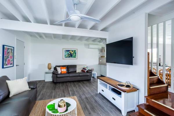 Wayfarers Beachouse - Rainbow Beach Everything you need just metres to the beach