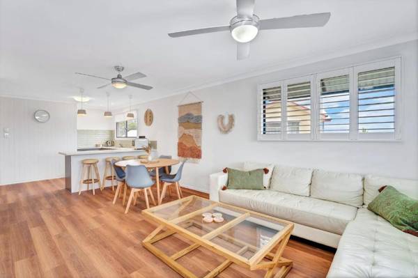 Rainbow Breezes 4 - Rainbow Beach Townhouse with breath-taking ocean views to Fraser Island