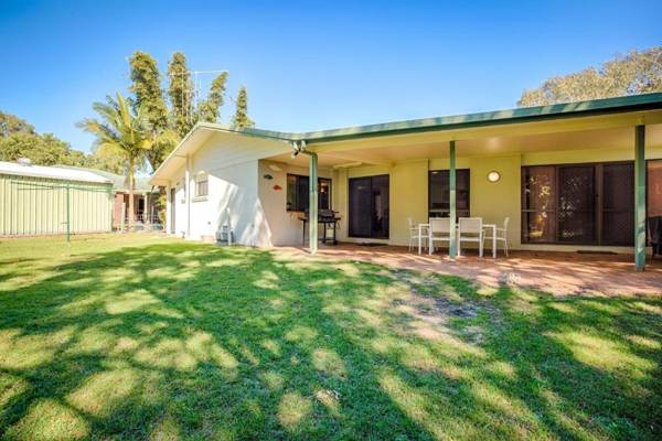Rise N Shine - Rainbow Beach - Bring The Whole Family To The Beach Pets Welcome Fenced Yard