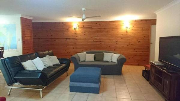 Rise N Shine - Rainbow Beach - Bring The Whole Family To The Beach Pets Welcome Fenced Yard