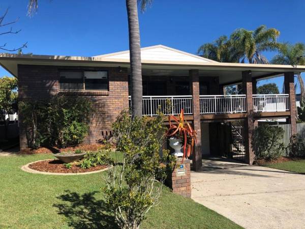42 Rumbalara Avenue - Rainbow Beach - Huge Beach House - Bring The Whole Family Pool and Views
