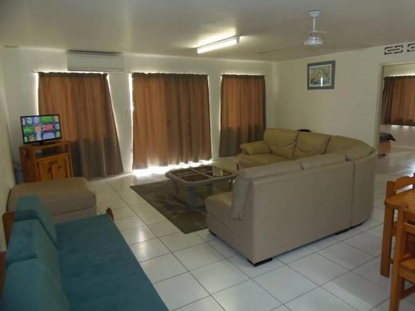 Fullerton - Rainbow Beach - Only a Short Walk to Patrolled Beach