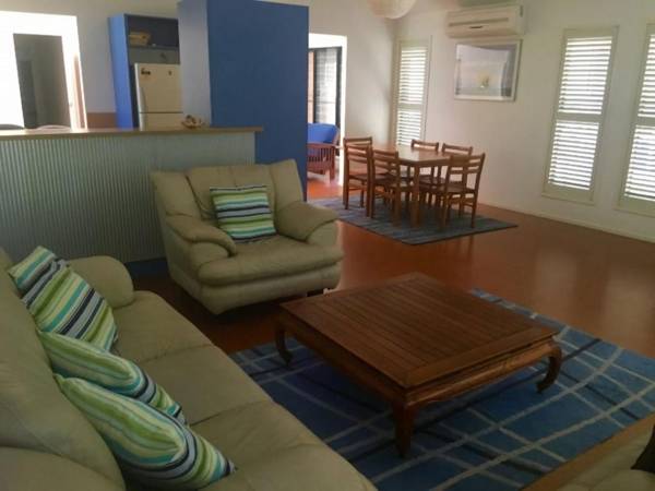 43 Satinwood Drive - Rainbow Shores - Stroll to the shoreline from this fantastic beach house Pet Friendly and Air Conditioned