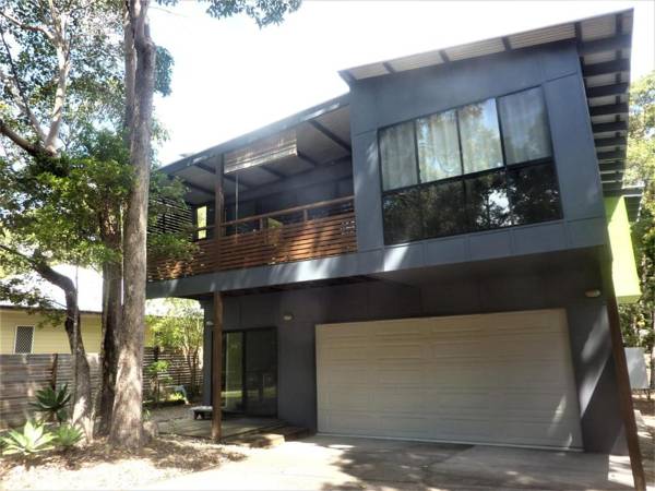 8 Belle Court - Rainbow Shores - Relax on the deck overlooking bushland whilst listening to the waves crash on the shore