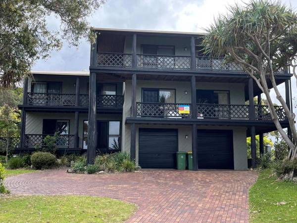 41 Carlo Circle - Rainbow Beach Huge Beach House With Room for Everyone