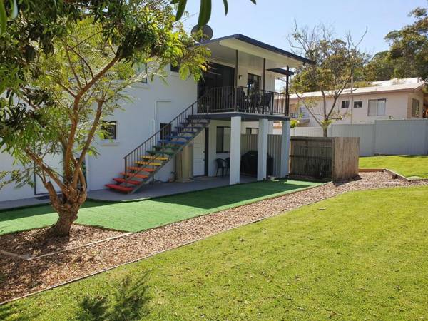 12 Cooloola Drive - Family home close to beach pet friendly