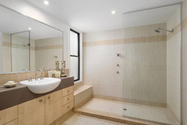 12 Naiad Court- Pool sleeps 8 close to beach