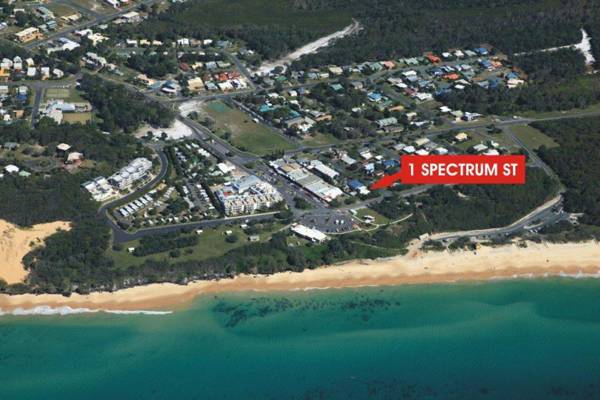 1 Spectrum Street Rainbow Beach- Close to shops and main beach