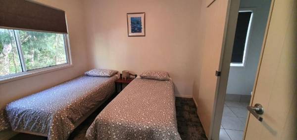 6 Ibis Court - Modern tropical family home with inground swimming pool & outdoor entertaining area