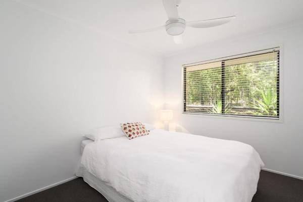 13 Orania Court Rainbow Shores - Pool sleeps 8 air conditioning fire pit