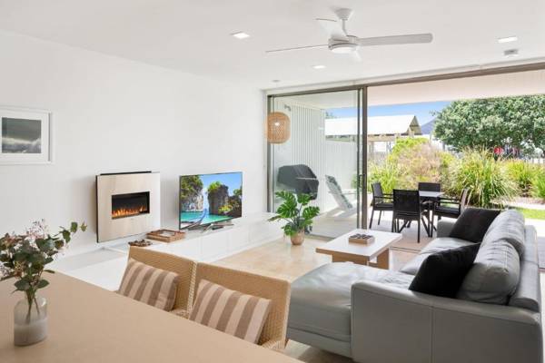 Unit 7 Plantation Resort - Rainbow Beach Air conditioned Pool and outdoor spa Plantation Resort