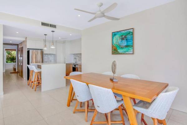 Unit 9 - 103 Cooloola Drive - Rainbow Beach - Stunning Ocean Views - Seabreezes - Aircon - Wi-Fi