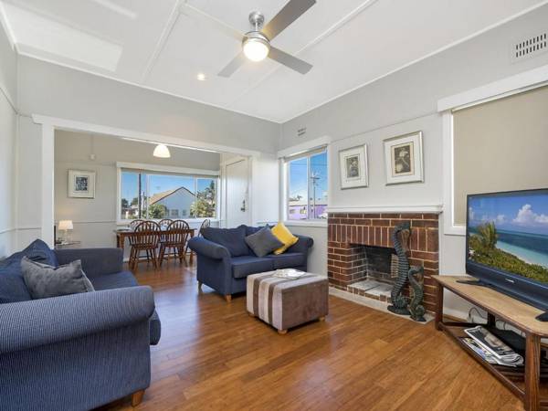 The Entrance North Lakeside Cottage