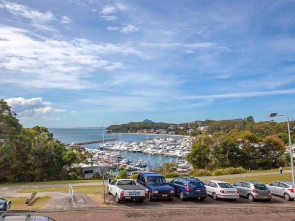 1 'Laman Lodge' 15 Laman Street - stunning air conditioned unit with water views and WIFI